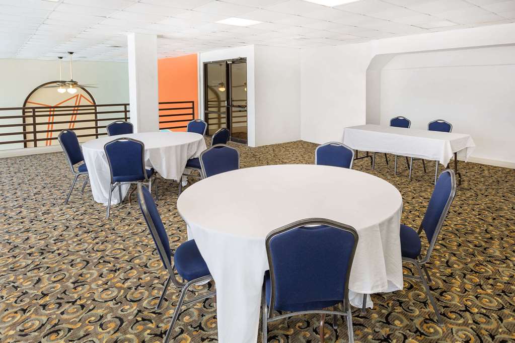  (Meeting room)