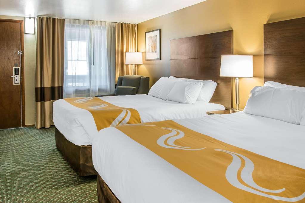  (Guest room)