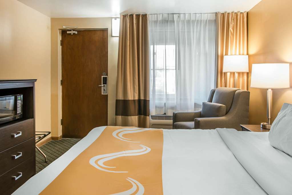  (Guest room)