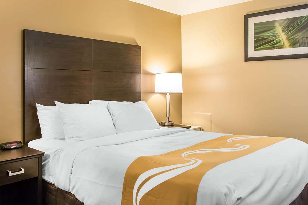  (Guest room)