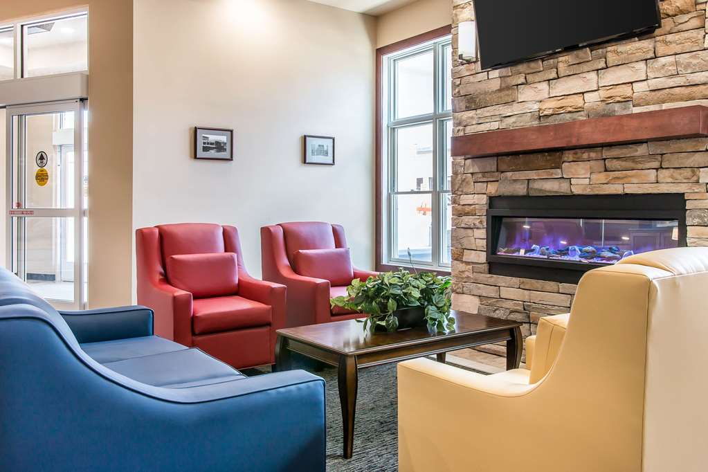  (Lobby view)