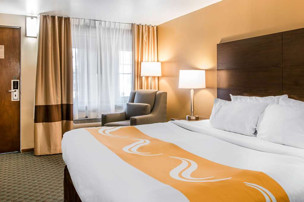  (Guest room)