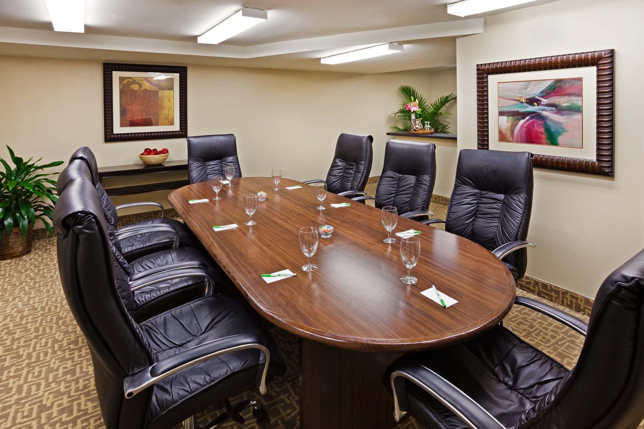  (Meeting room)