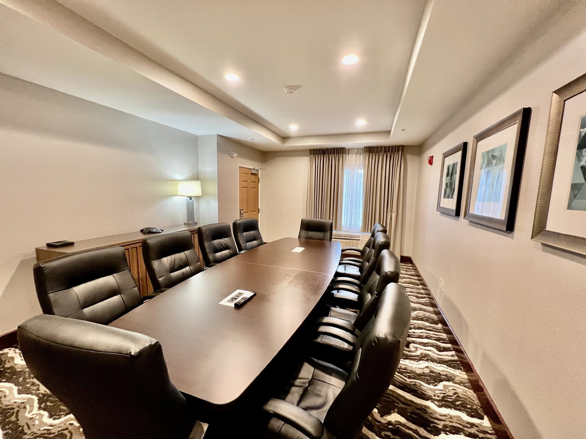  (Meeting room)