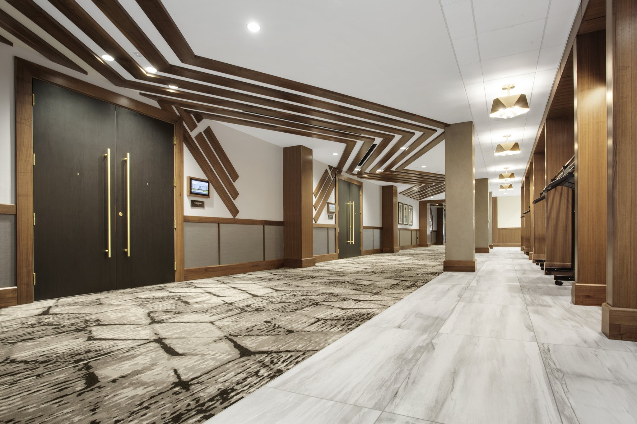  (Meeting room)