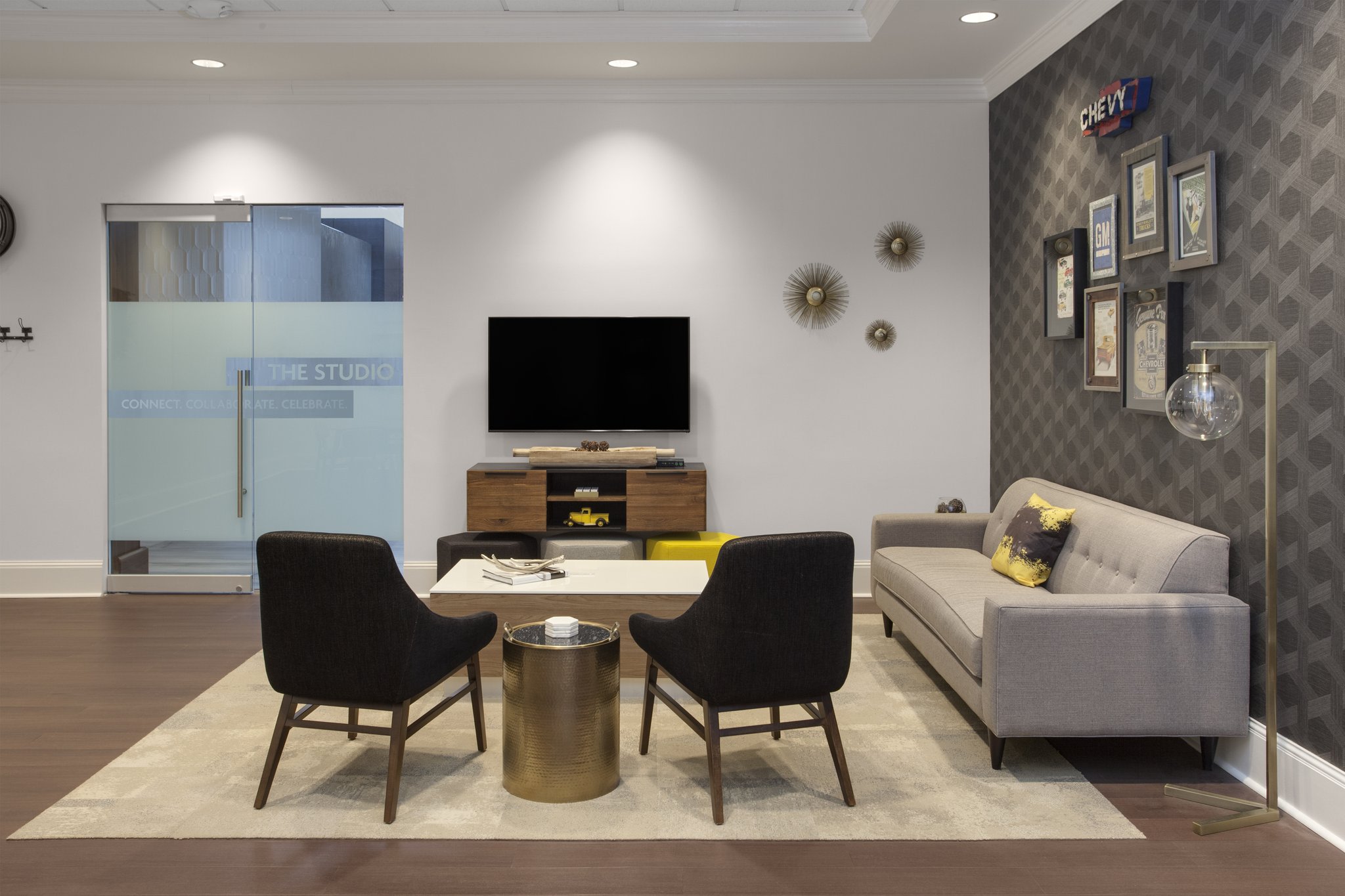  (Meeting room)
