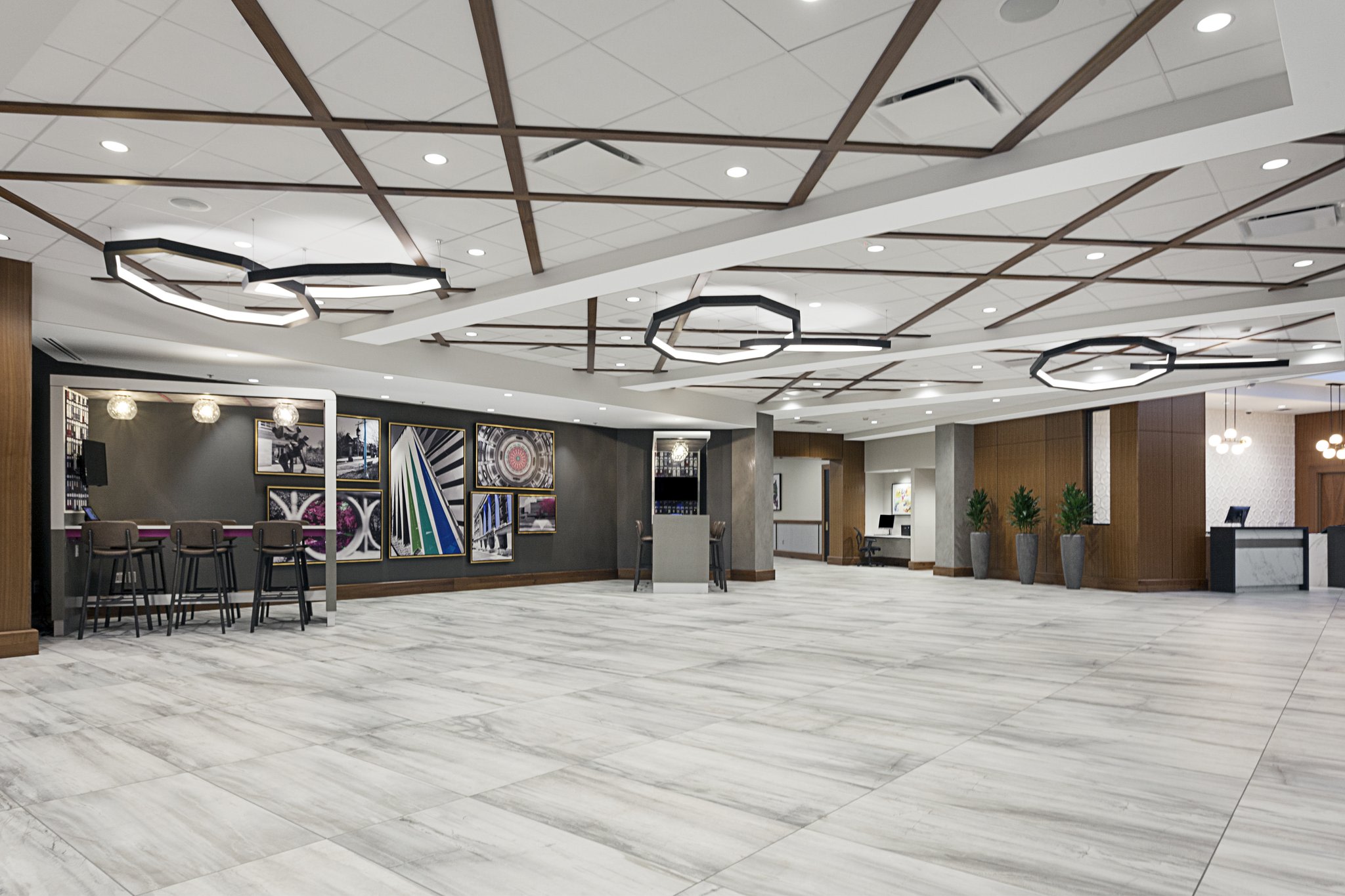 (Meeting room)