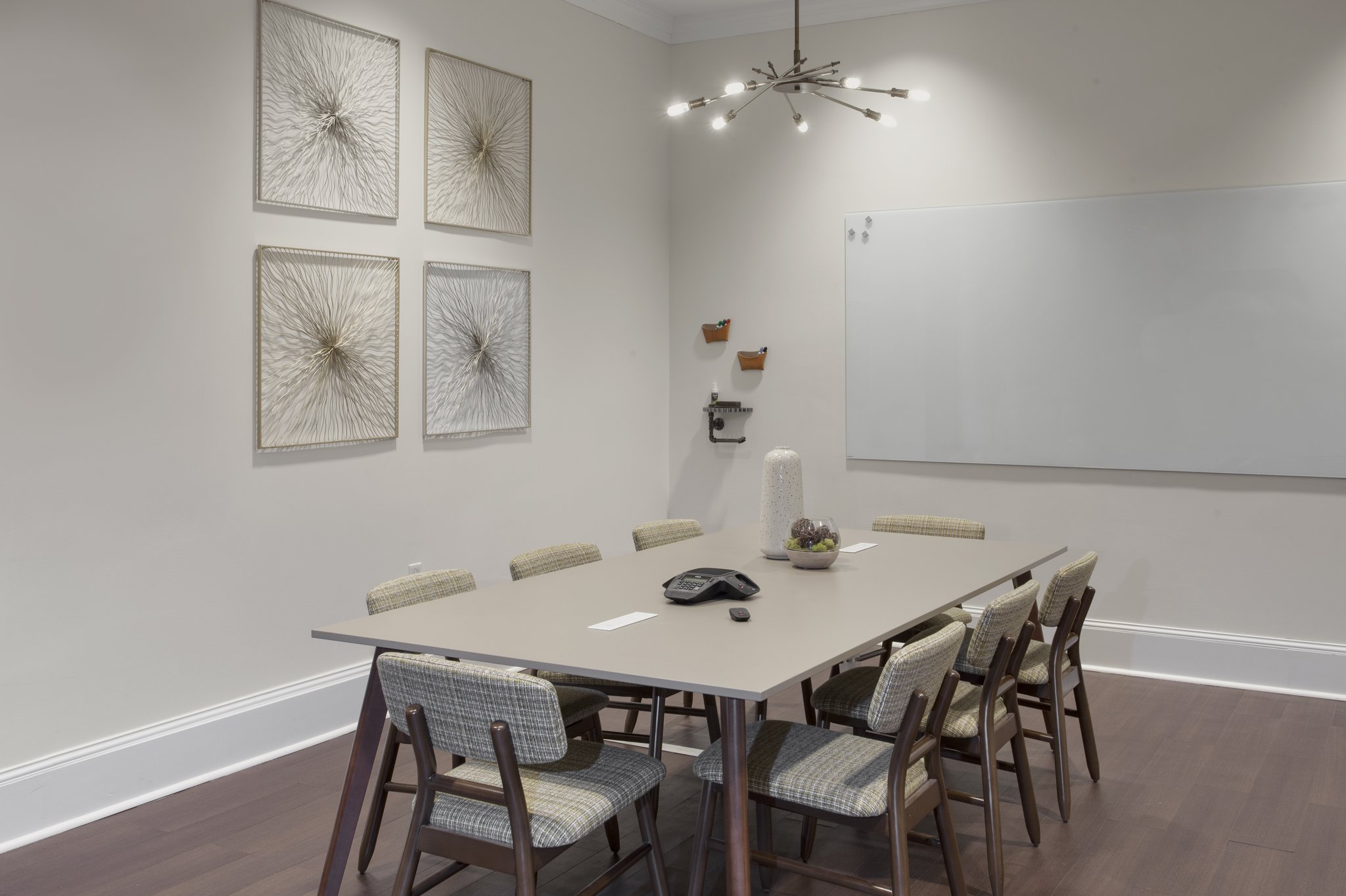  (Meeting room)