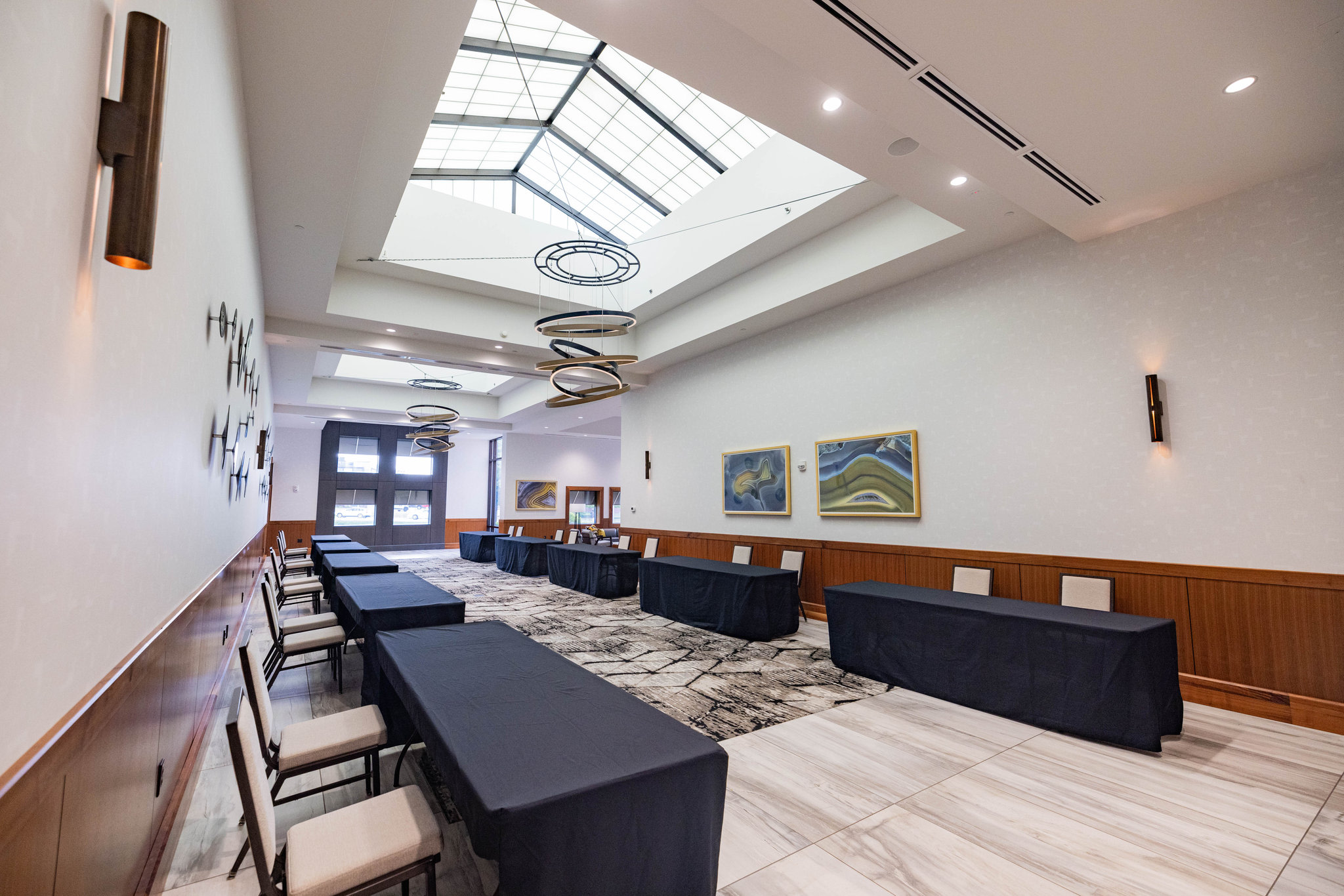  (Meeting room)