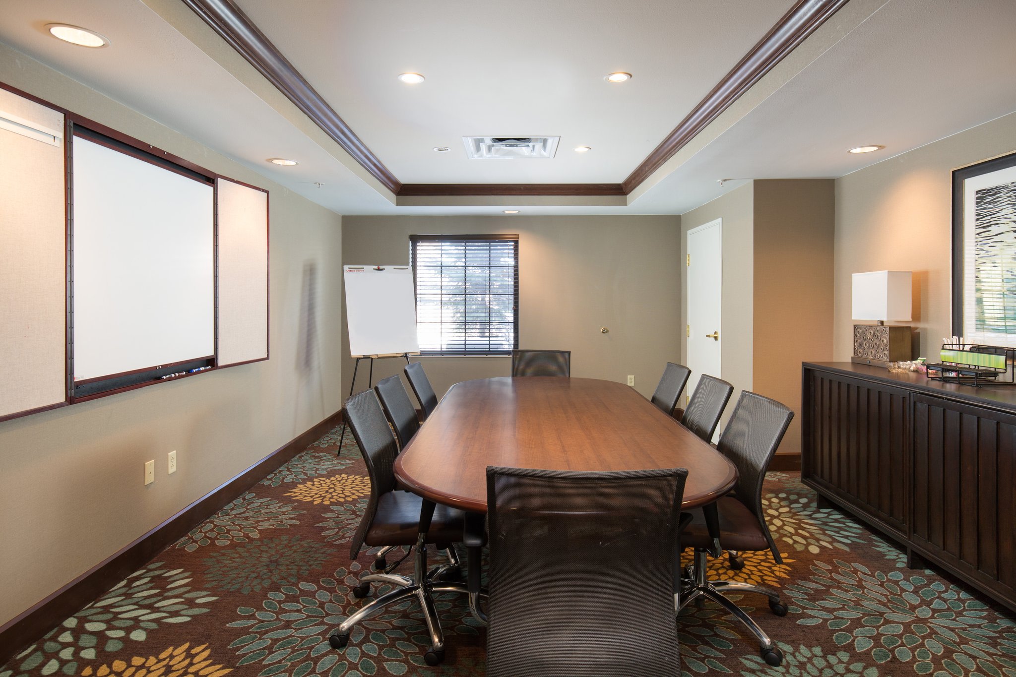  (Meeting room)