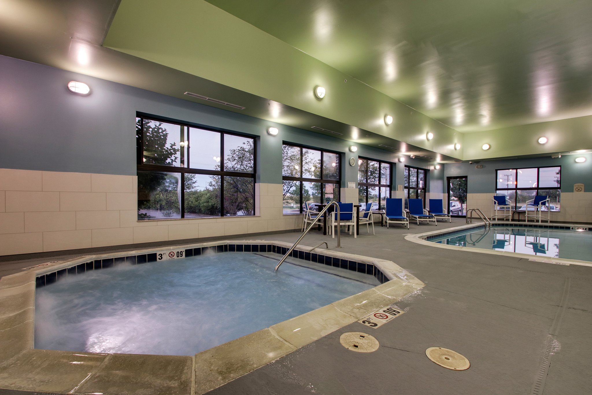  (Pool view)