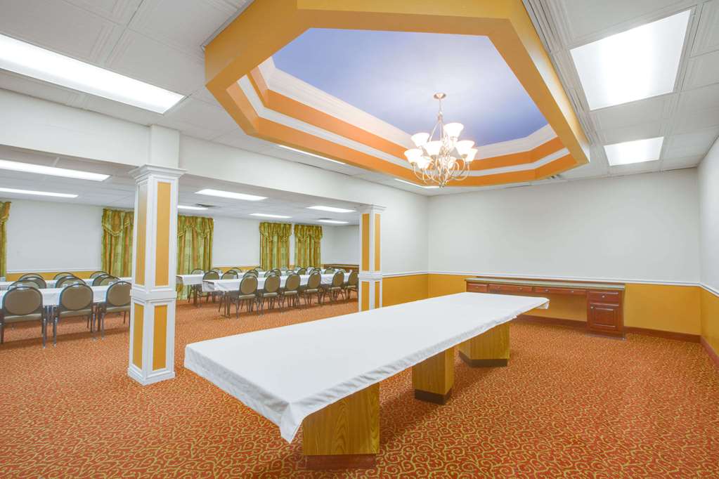  (Meeting room)