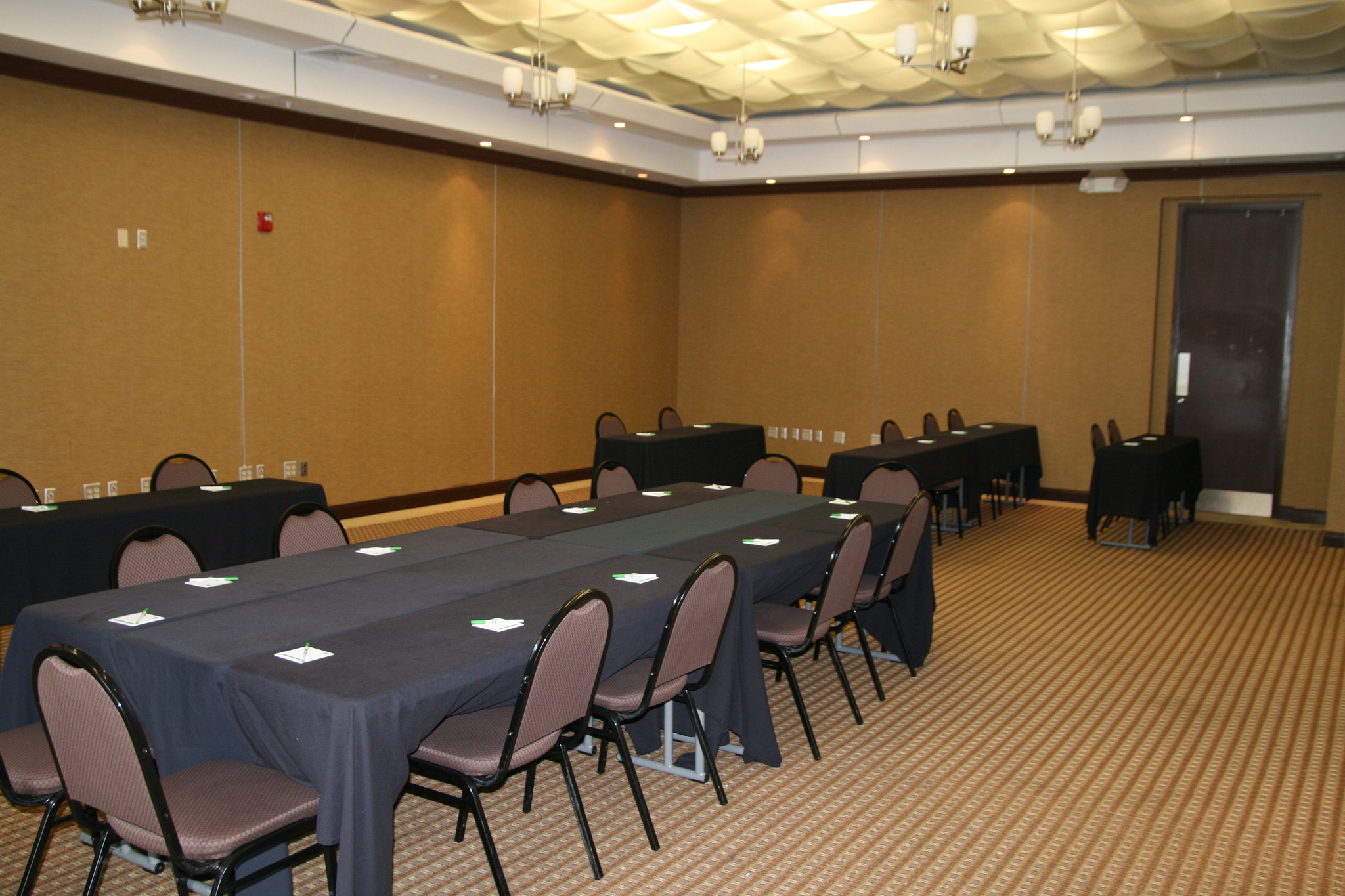  (Meeting room)