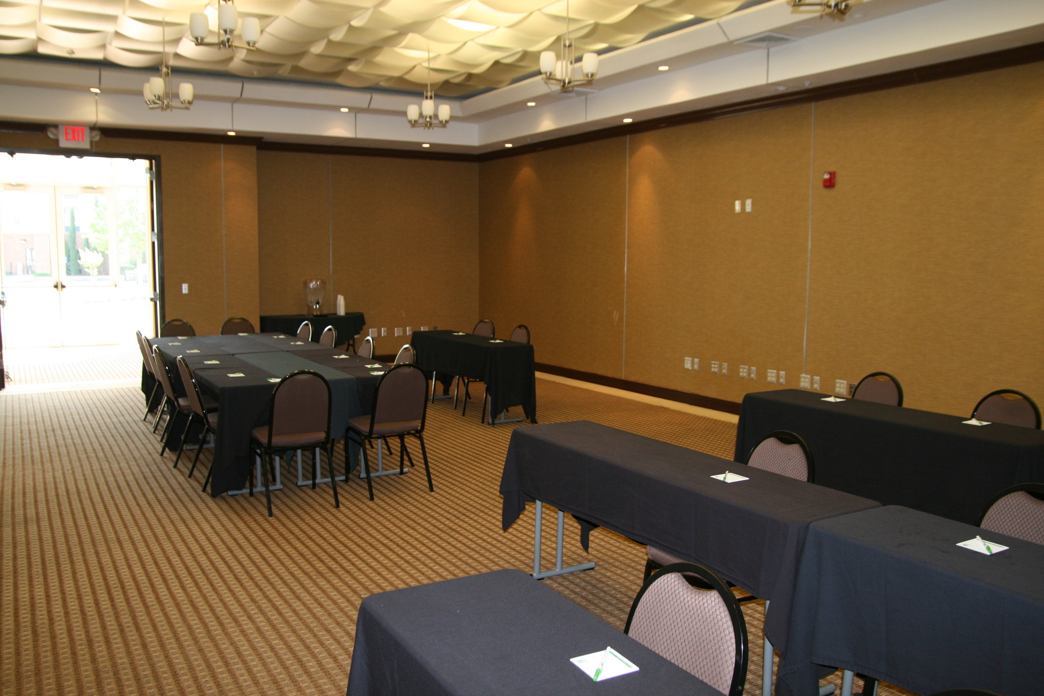  (Meeting room)