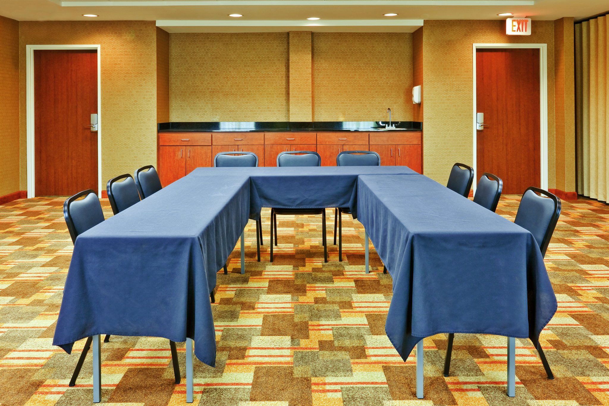  (Meeting room)