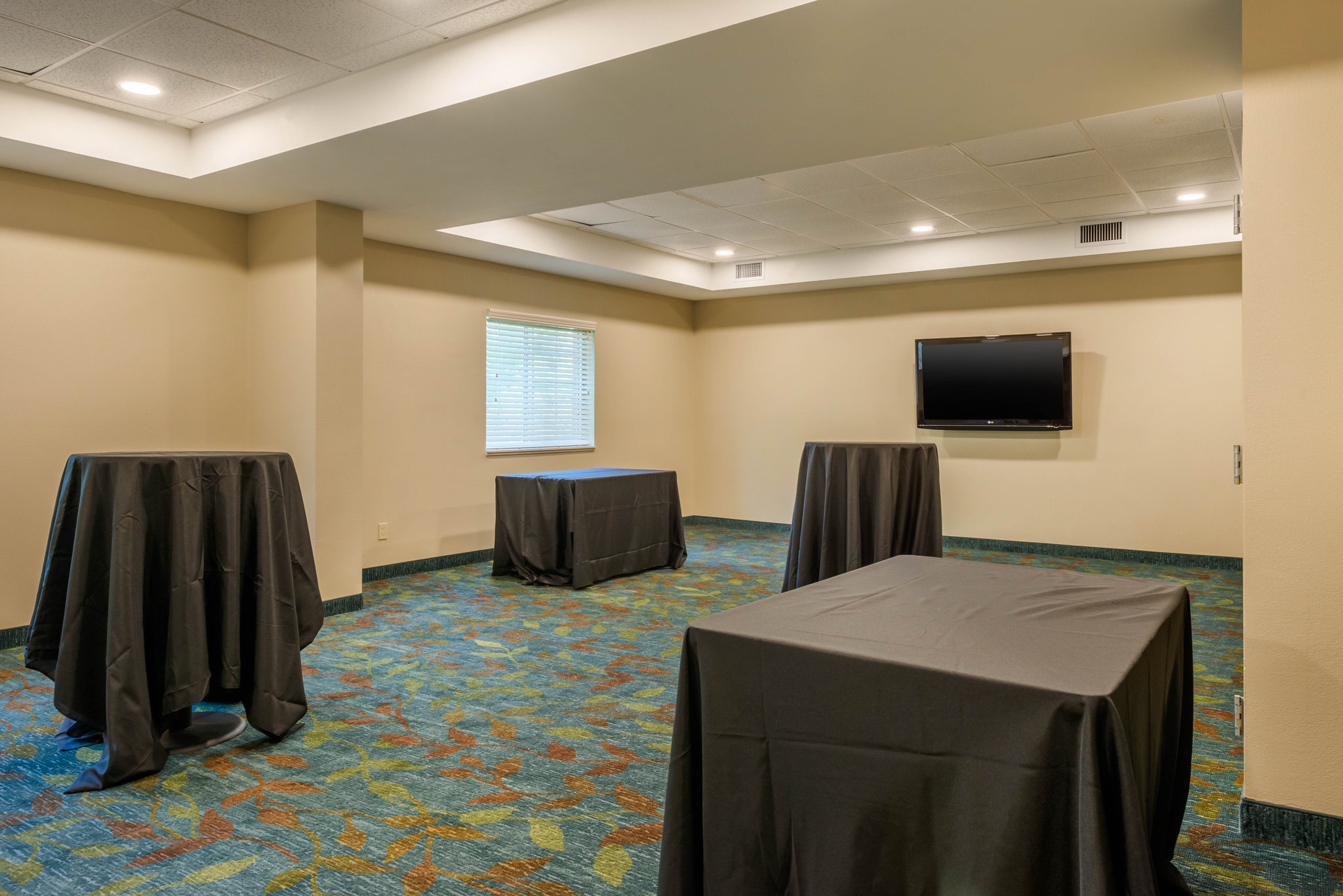  (Meeting room)