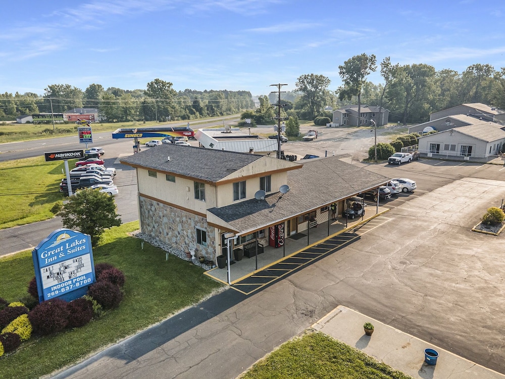 Great Lakes Inn and Suites