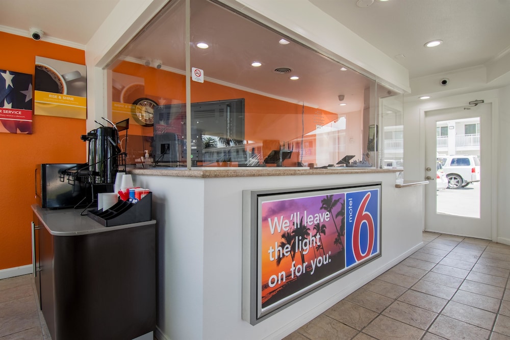 Motel 6 San Bernardino, CA - Downtown