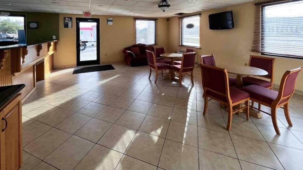 Motel 6 Abbeville, AL