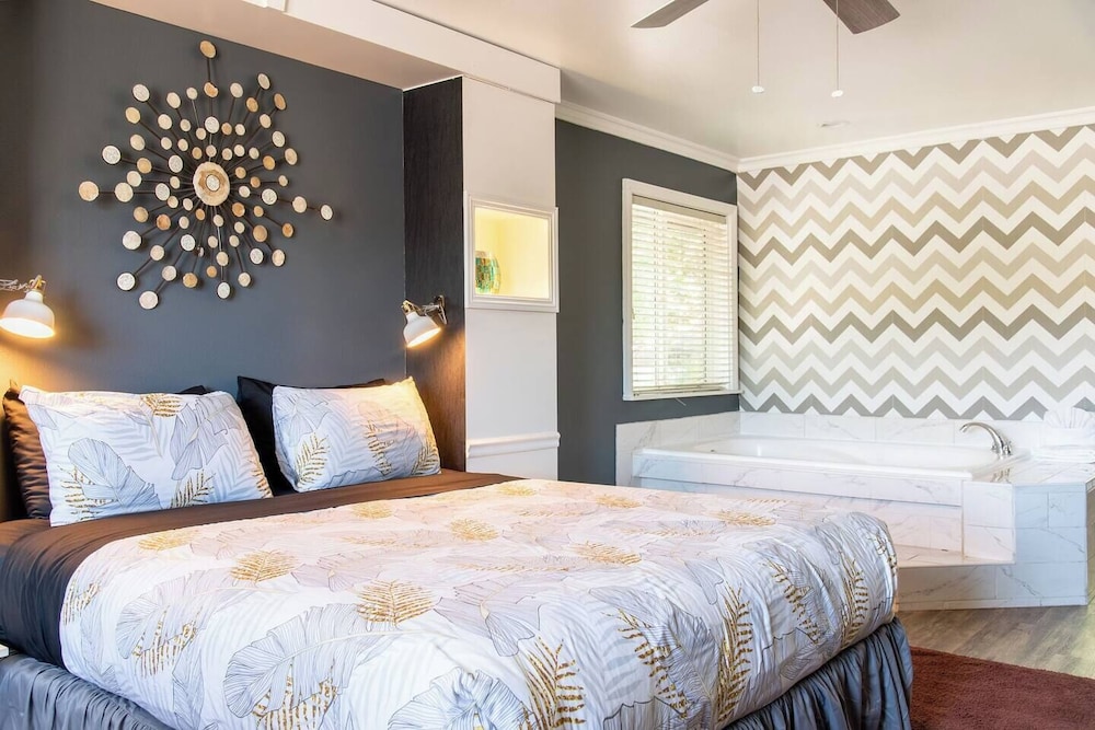 Big Bear Spa Suites