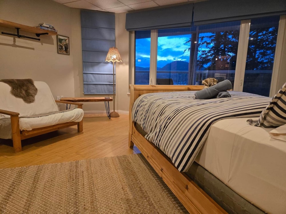 Madeira Park Vacation Suite