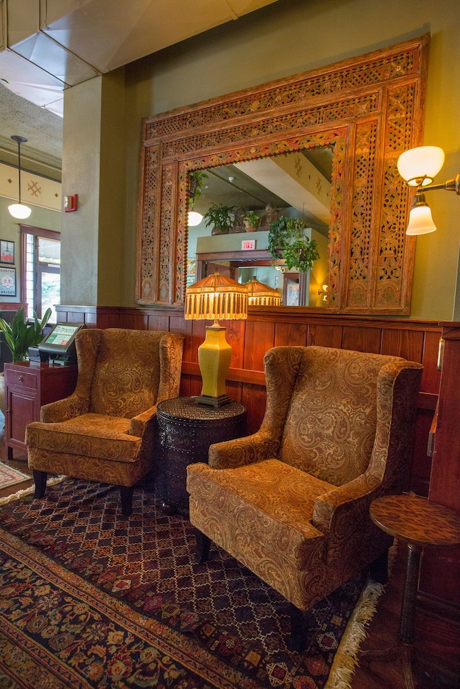 McMenamins Hotel Oregon