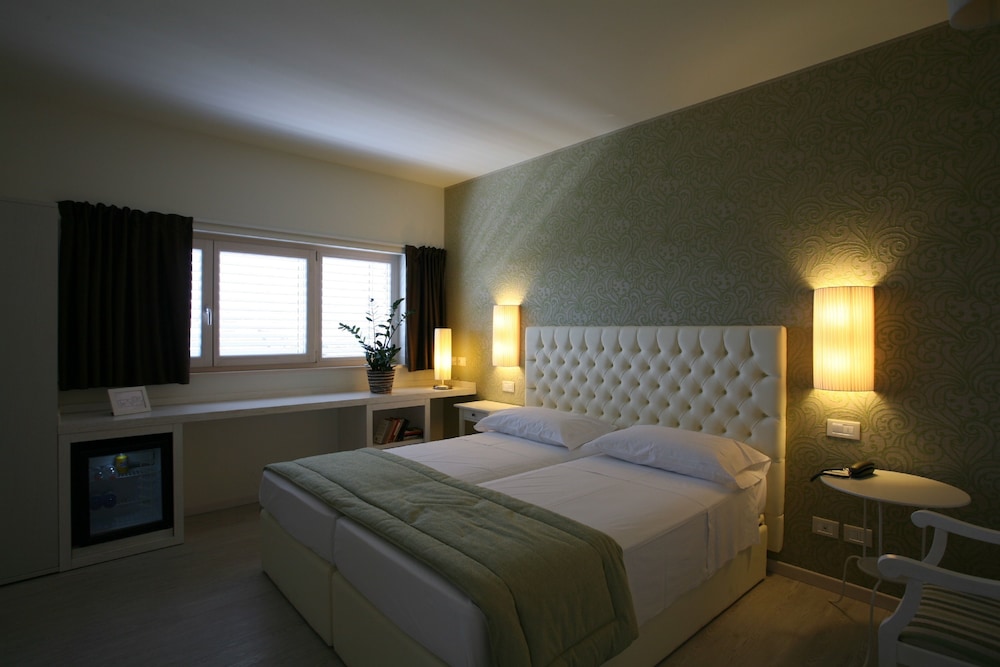 Nuova Opera Rooms
