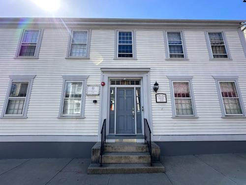 Entire Private Historic Inn Downtown Newport