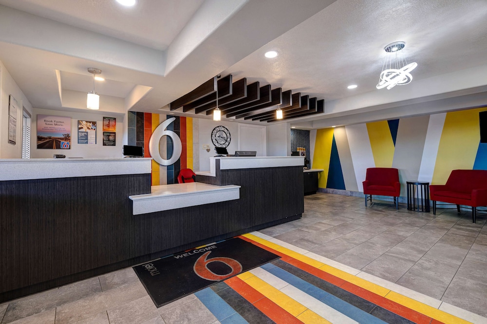 Motel 6 Buttonwillow, CA Central