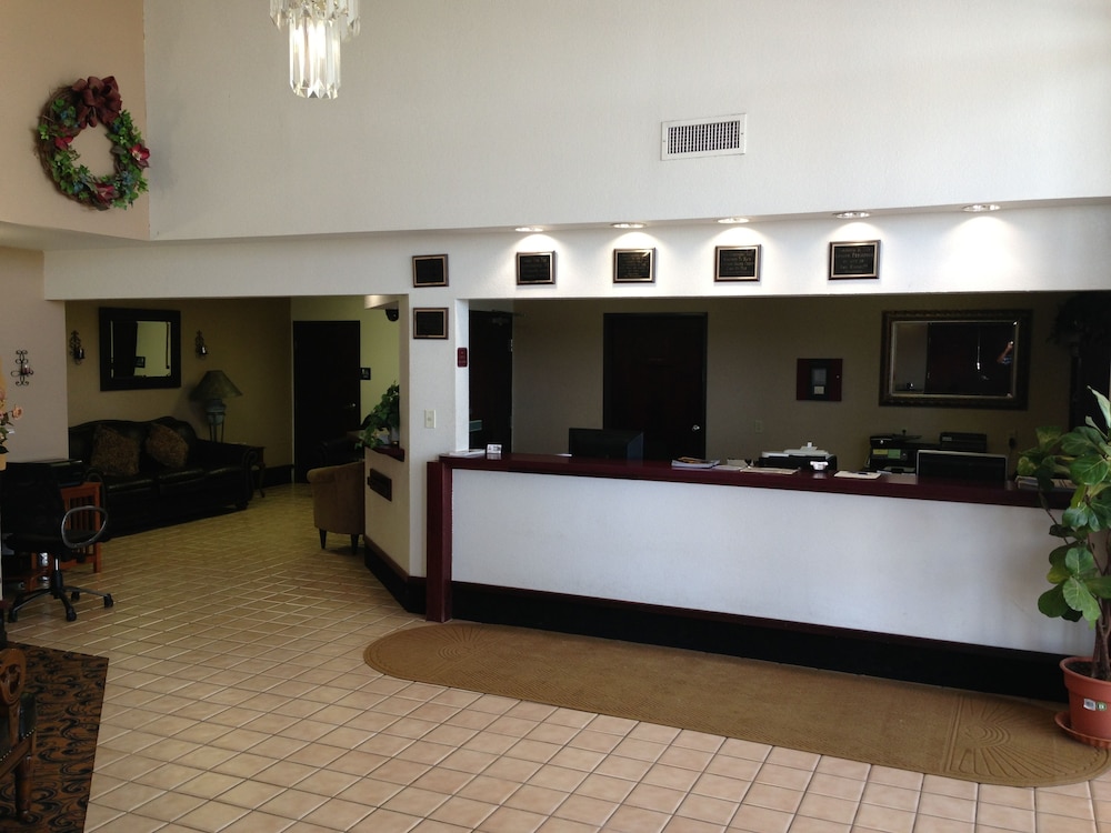 Brentwood Inn & Suites