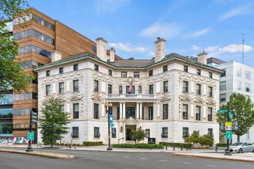 Ampeer Luxury Residences