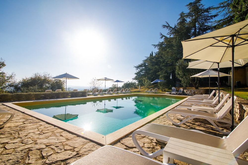Agriturismo Villa Godenano - Pool & Restaurant