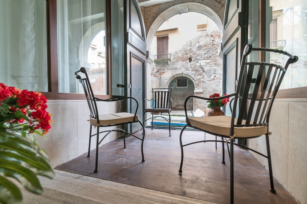 Riva Palace Apartments by Wonderful Italy