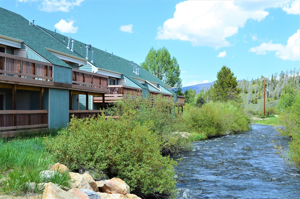 Twin Rivers Condominiums by Alderwood Colorado Management