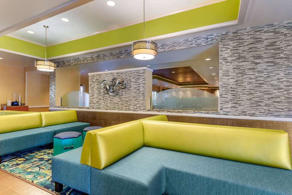 Comfort Inn And Suites Near Universal Orlando Resort-convention Ctr