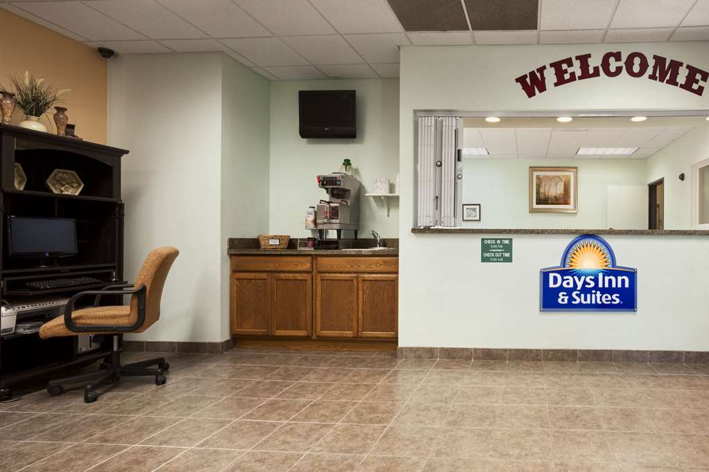 Days Inn And Suites Columbusne