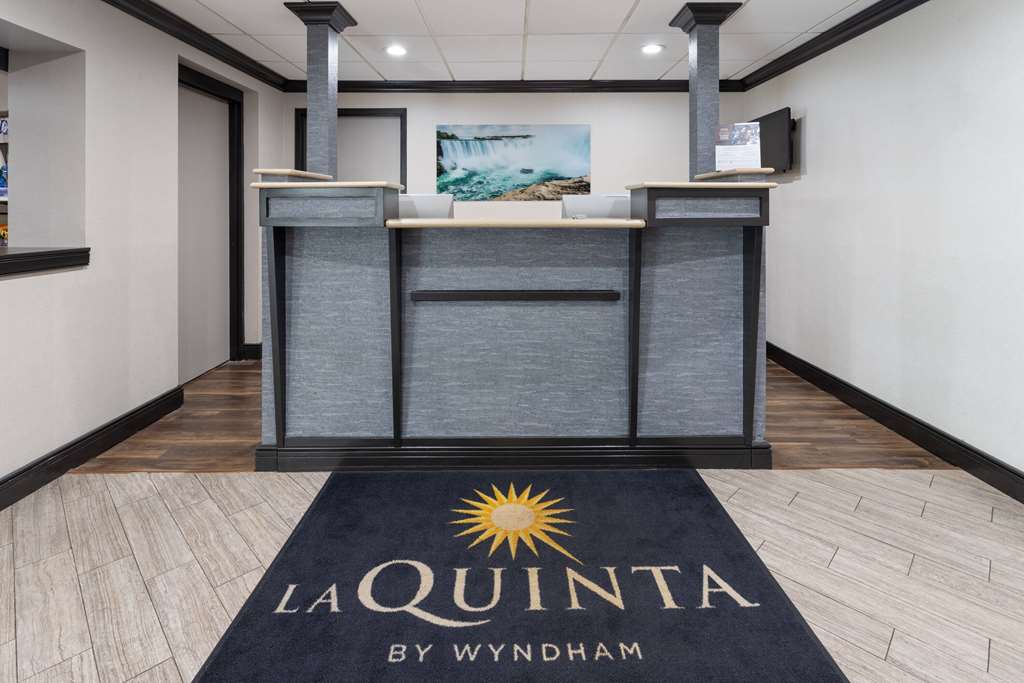 La Quinta Inn Buffalo Ap