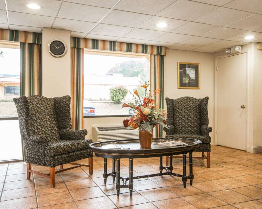 Econo Lodge Inn And Suites At Fort Moore