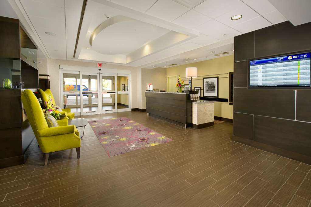 Hampton Inn & Suites Buffalo Airport