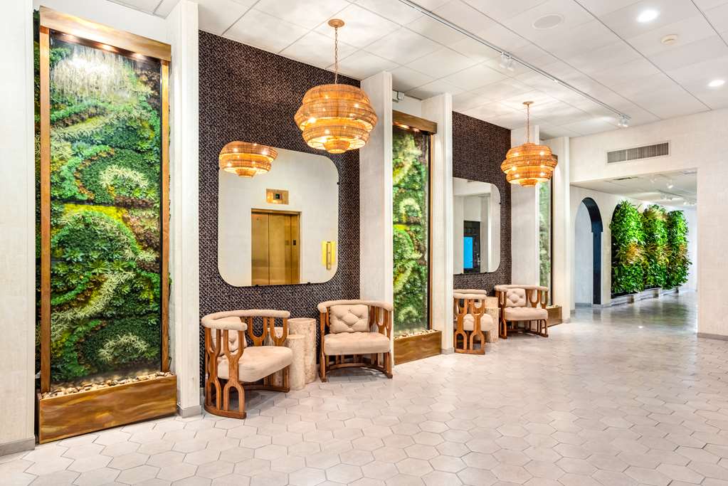 Riverwalk Plaza Hotel And Suites
