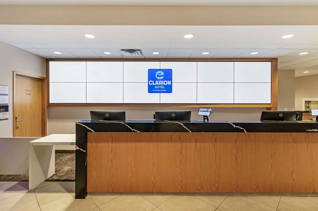 Clarion Lakeside Inn And Conference Centre