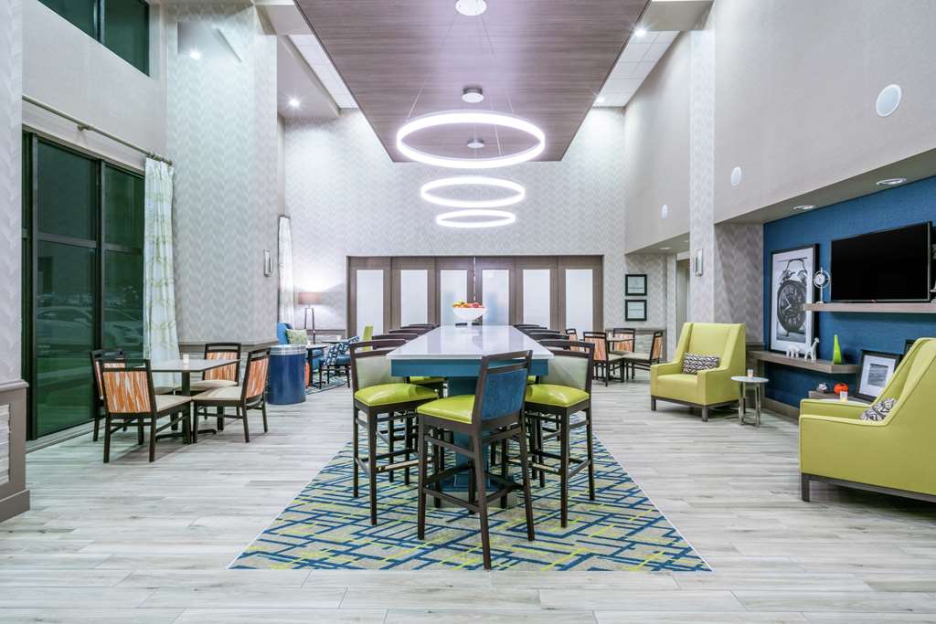 Hampton Inn & Suites Glenarden, Md/washington Dc