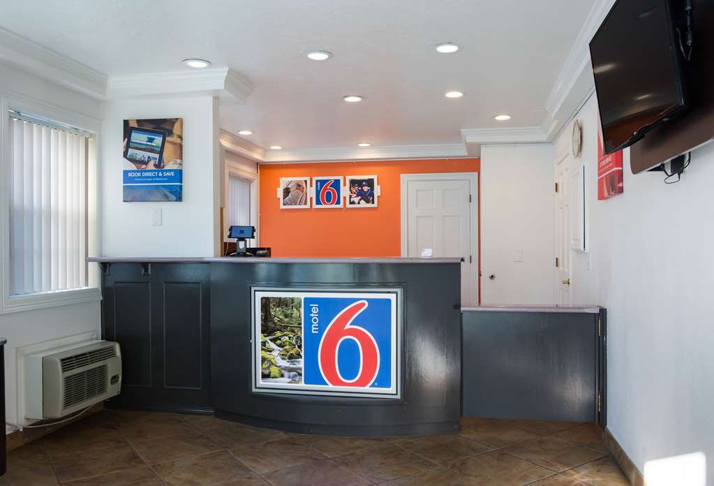 Motel 6 Canby Or