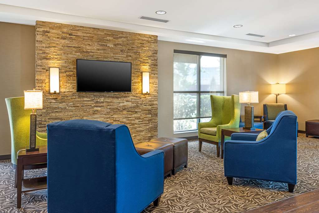 Comfort Inn And Suites At Crossplex Village