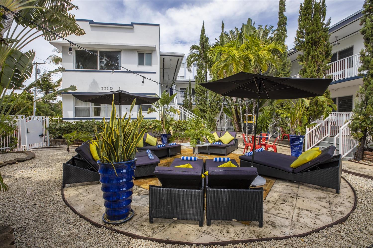 Beachside Apartment Hotel