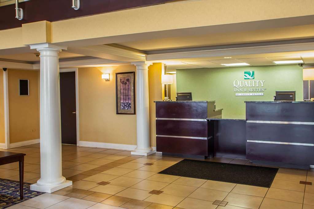 Quality Inn And Suites St Charles -west Chicago