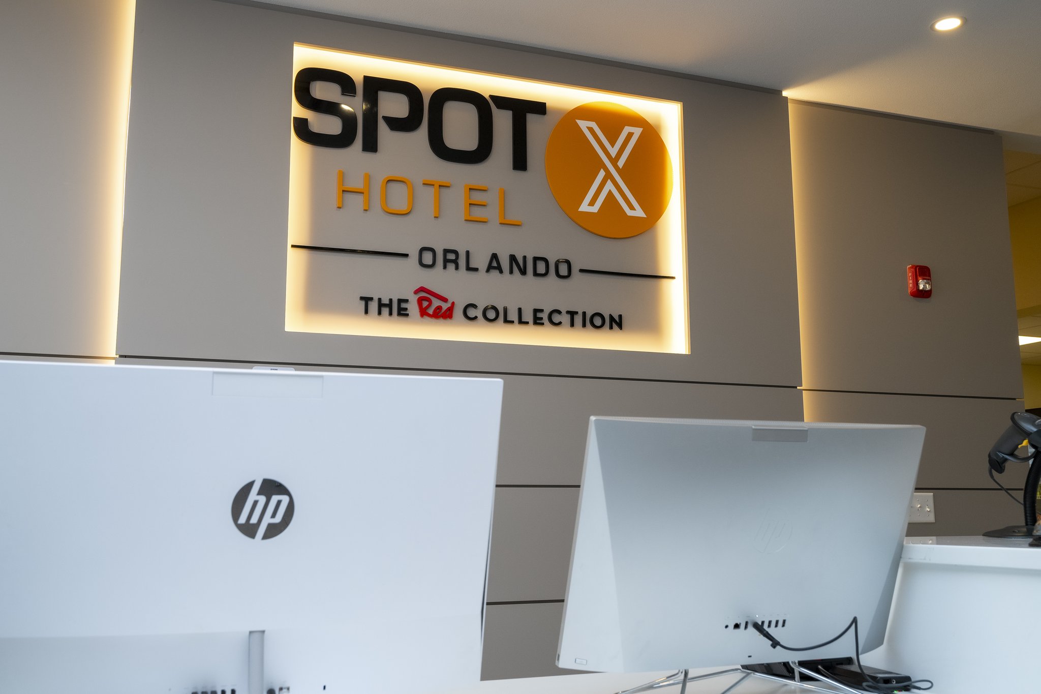Spot X Orlando/intl Dr By The Red Collection