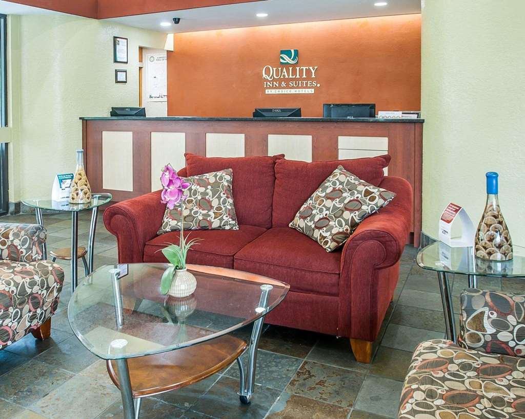 Quality Inn And Suites Kansas City I435n Near Sports Complex