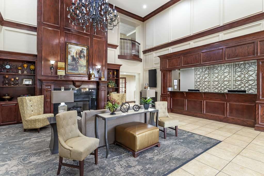 Best Western Plus Crown Colony Inn & Suites