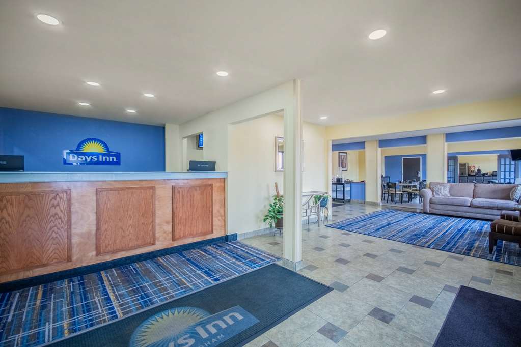 Days Inn And Suites Waterloo